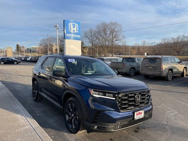 Used 2025 Honda Pilot Sport image 5