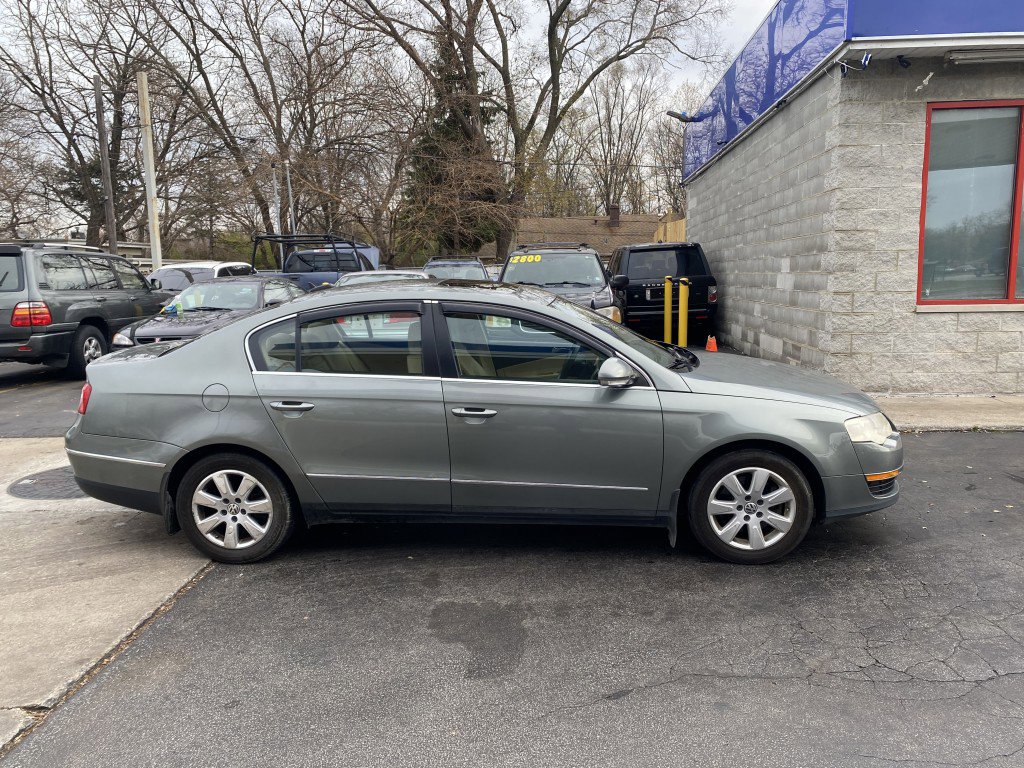 Used 2006 Volkswagen Passat Value Edition image 4