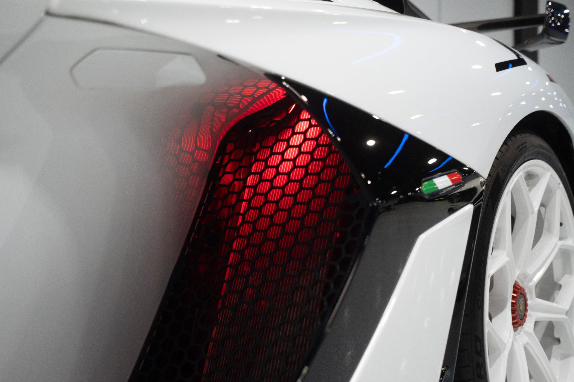 Used 2020 Lamborghini Aventador SVJ AWD/4WD image 43