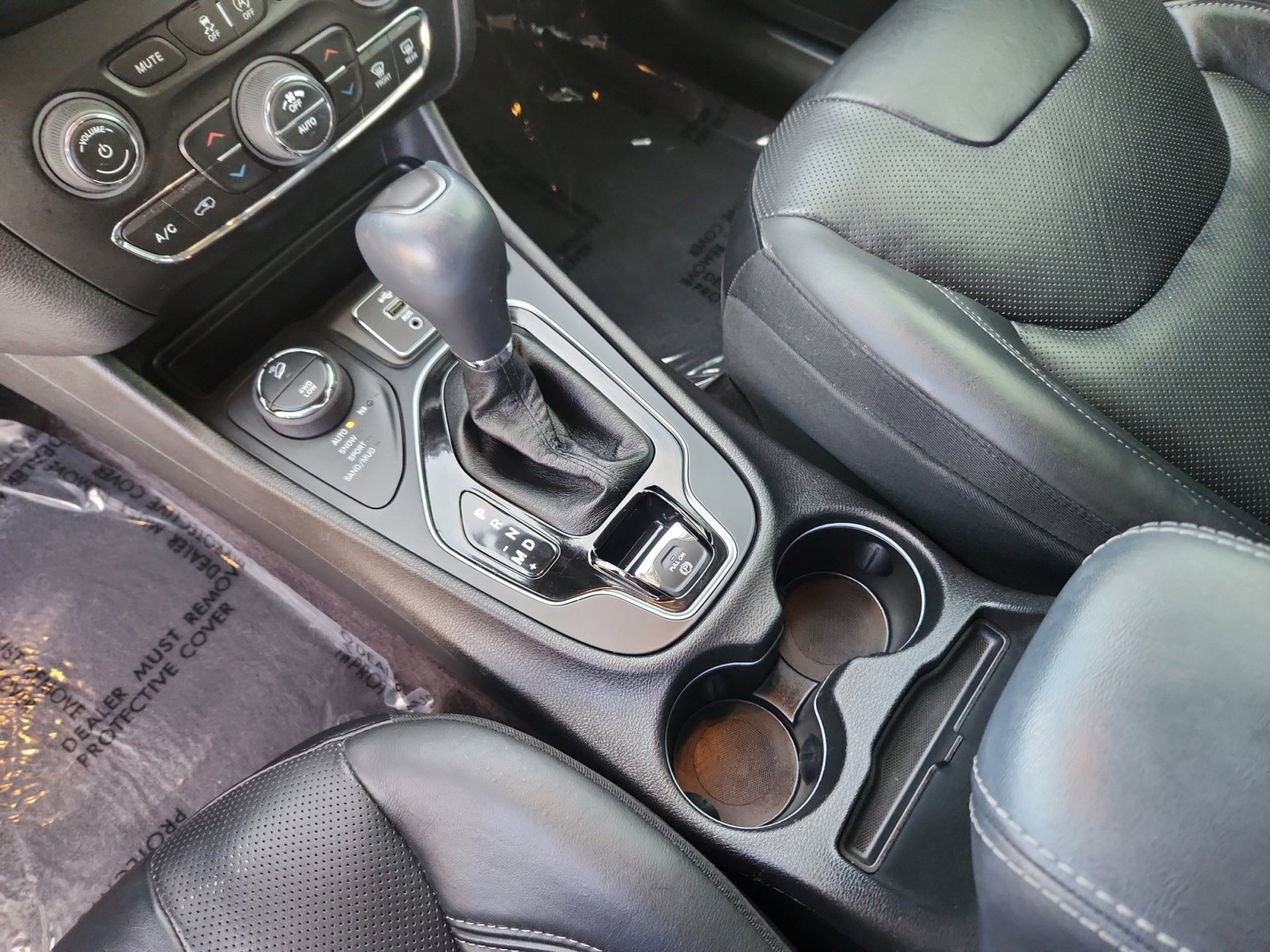 Used 2019 Jeep Cherokee Limited w/ Technology Group image 16