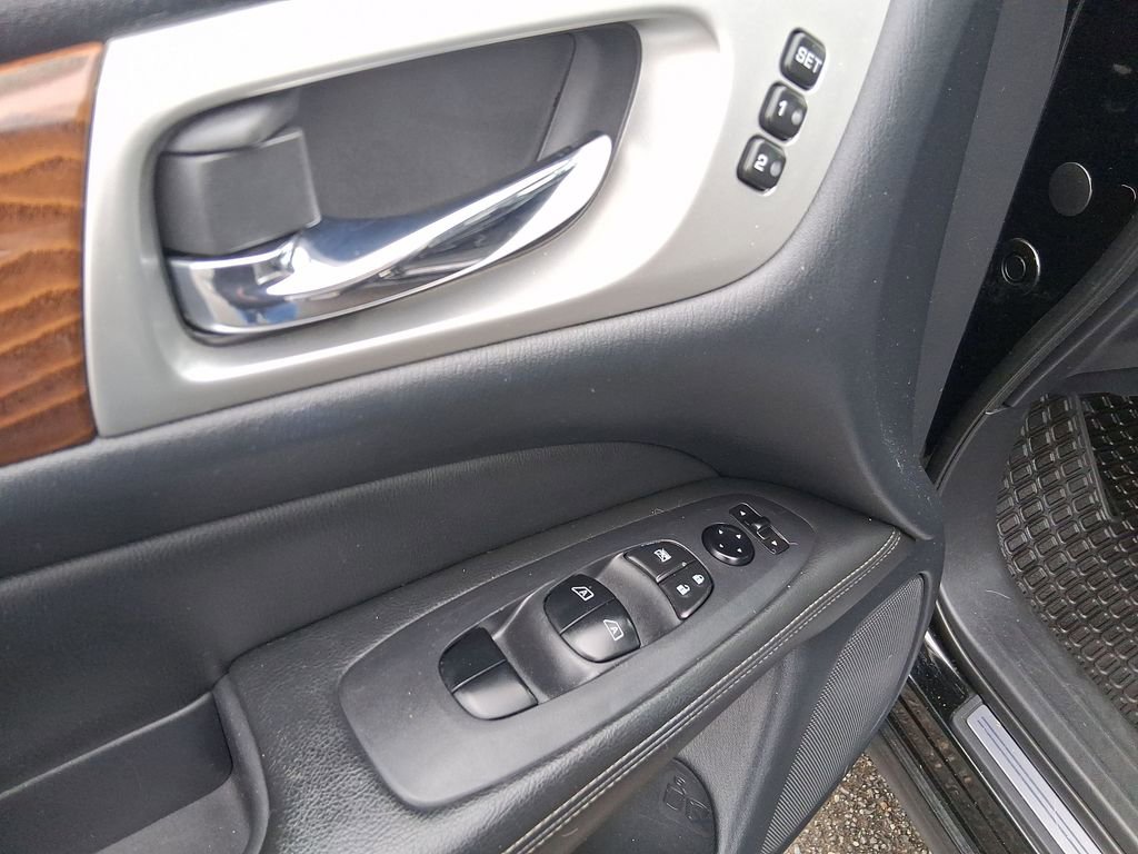 Used 2020 Nissan Pathfinder Platinum image 19