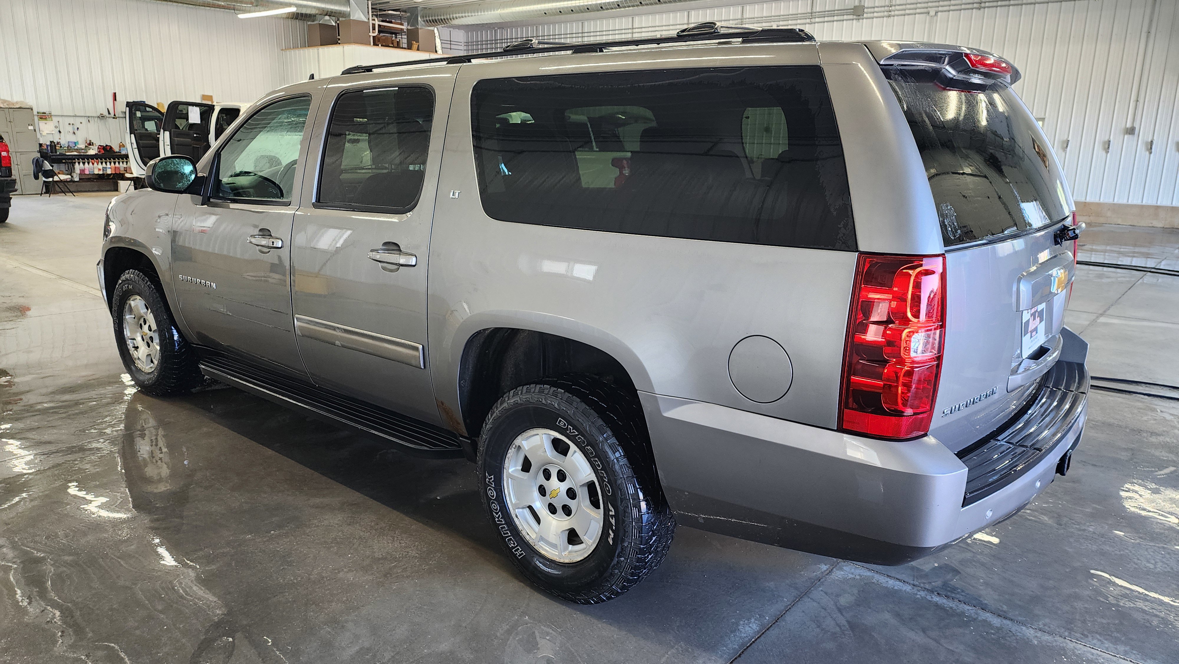 Used 2012 Chevrolet Suburban LT w/ Luxury Package image 6