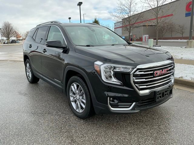 Used 2024 GMC Terrain SLT image 2