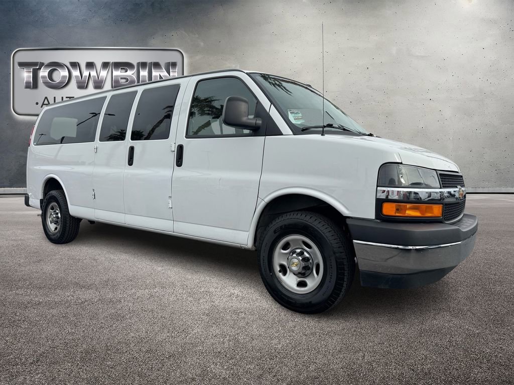 Used 2024 Chevrolet Express 3500 LT w/ LT Preferred Equipment Group RWD image 3