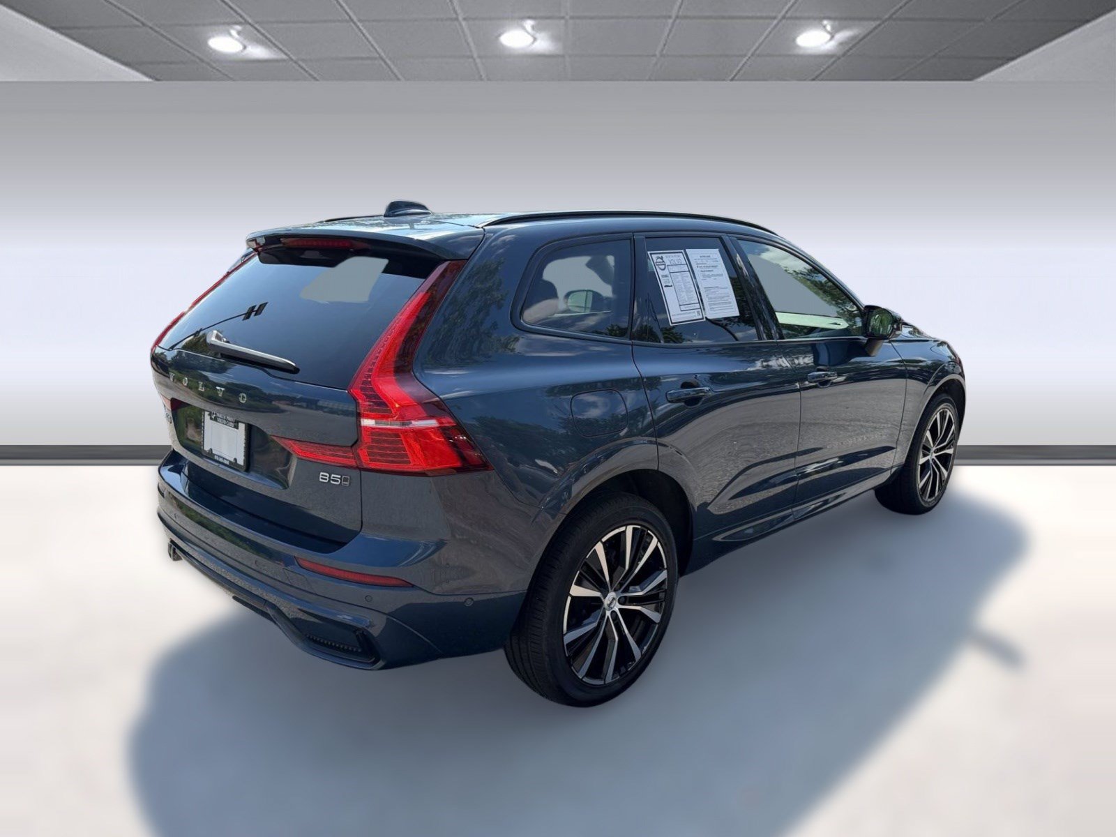 Used 2024 Volvo XC60 B5 Plus w/ Climate Package AWD/4WD image 9