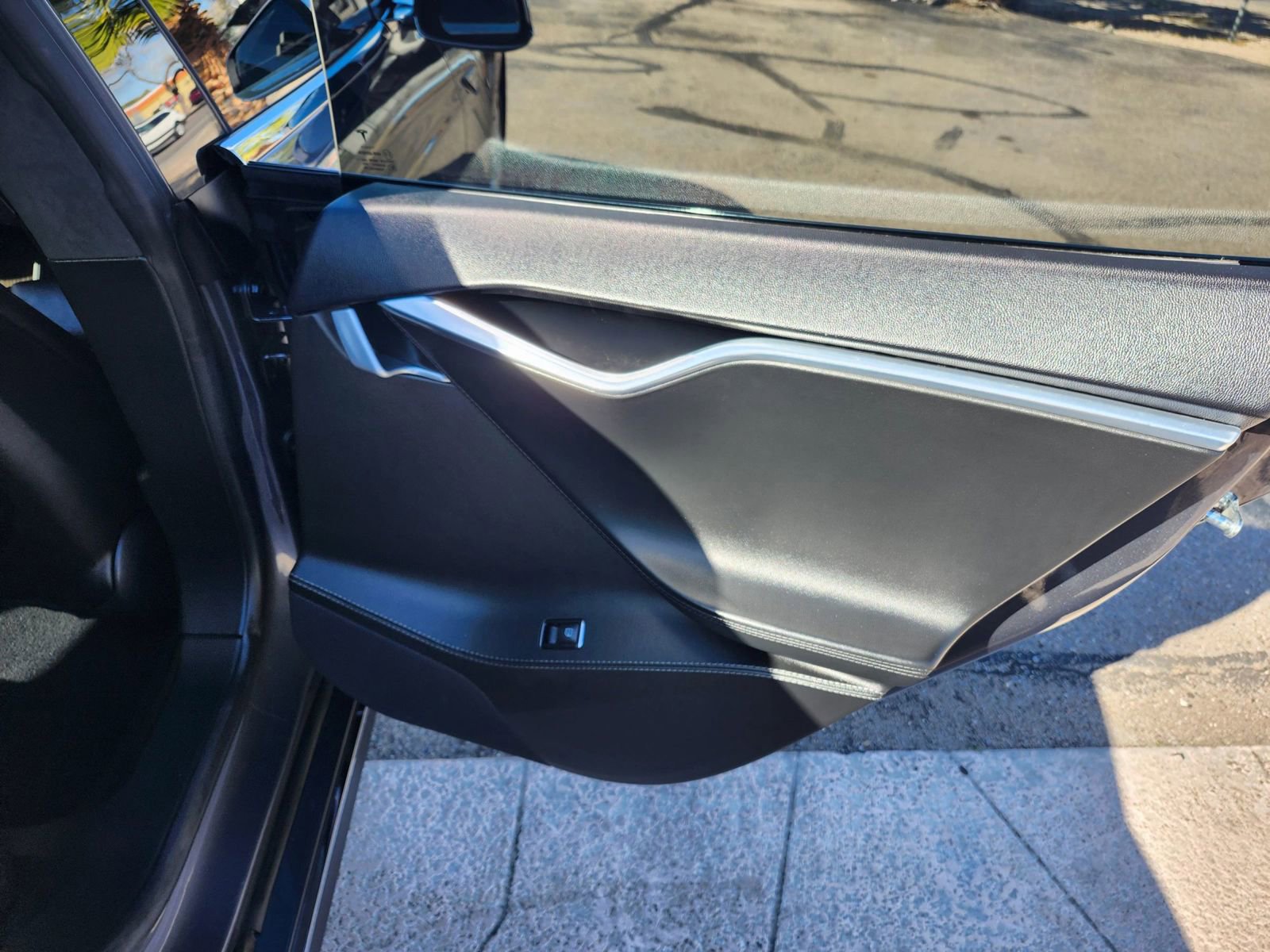 Used 2015 Tesla Model S 85 image 20