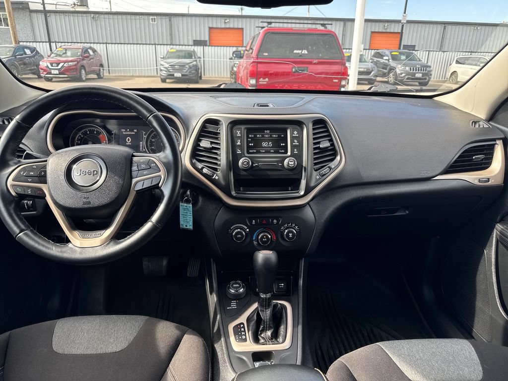 Used 2017 Jeep Cherokee Sport AWD/4WD image 12