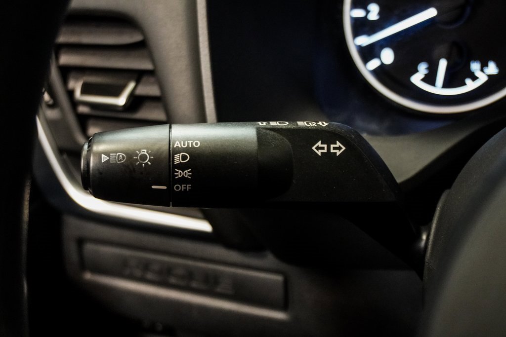 Used 2023 Nissan Rogue S image 18