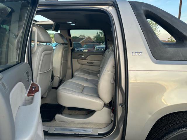 Used 2007 Chevrolet Avalanche LTZ w/ LTZ Preferred Equipment Group AWD/4WD image 12