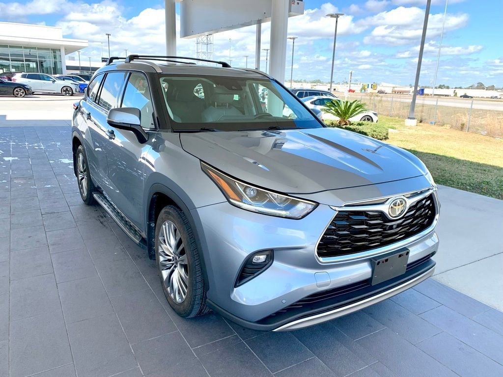 Used 2022 Toyota Highlander Platinum image 3