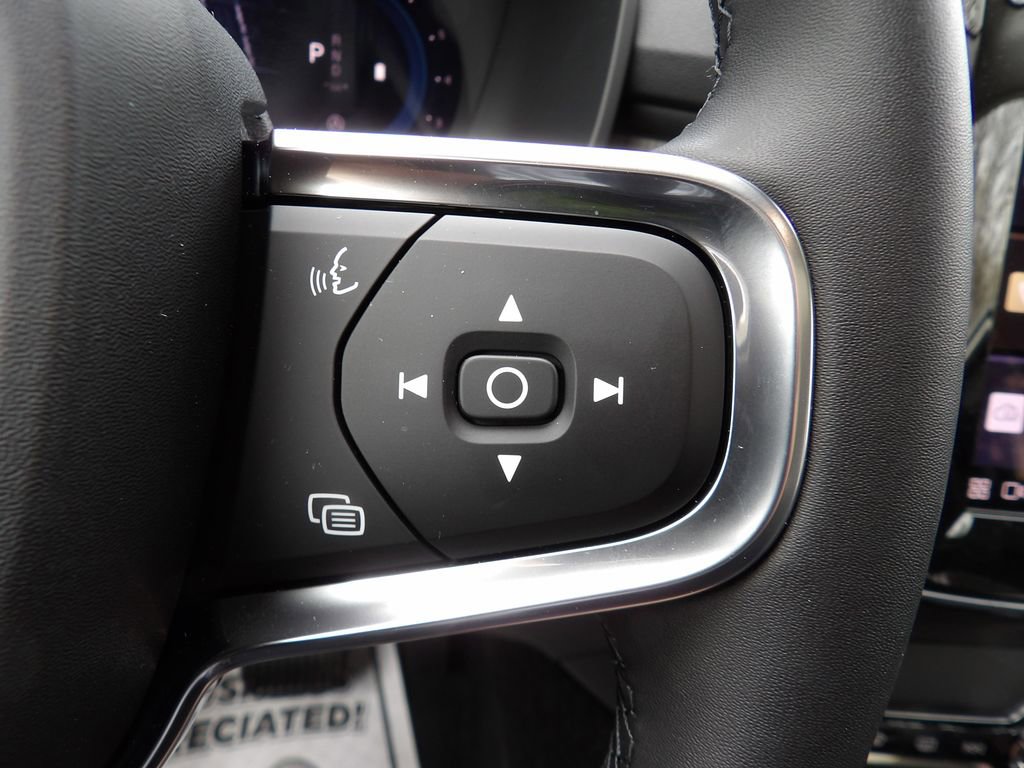 New 2025 Volvo XC40 B5 Ultra w/ Climate Package image 18