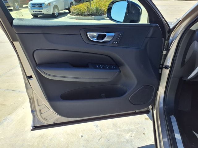 Certified 2025 Volvo XC60 B5 Plus AWD/4WD image 13