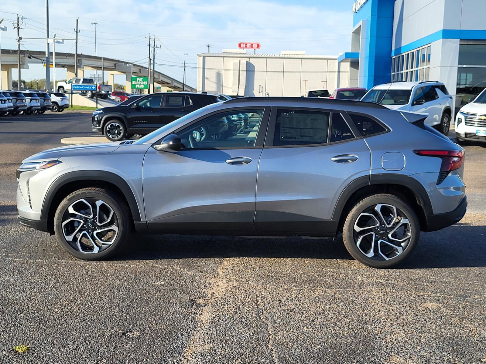 New 2026 Chevrolet Trax RS w/ Driver Confidence Package image 2