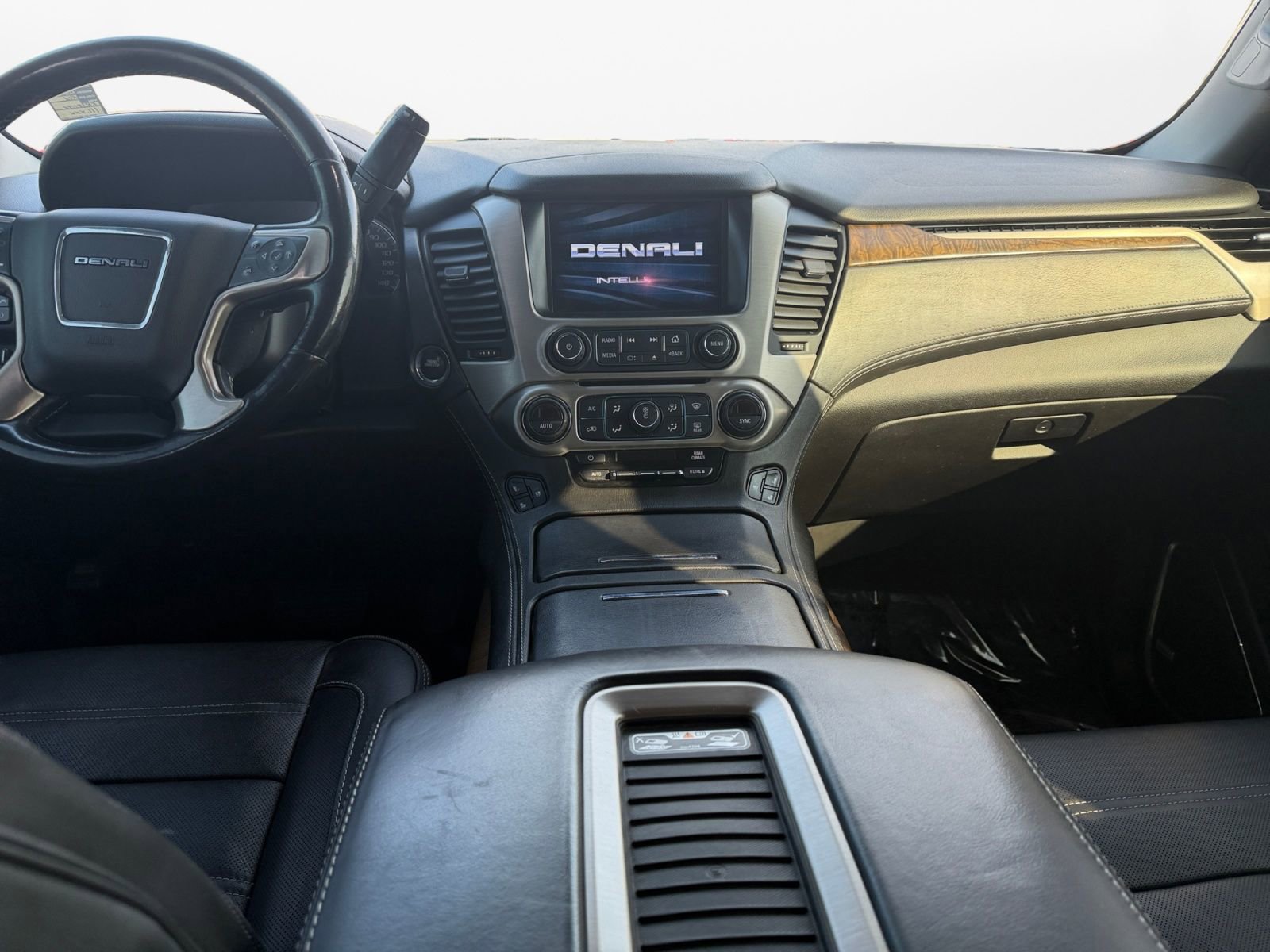 Used 2019 GMC Yukon XL Denali image 10