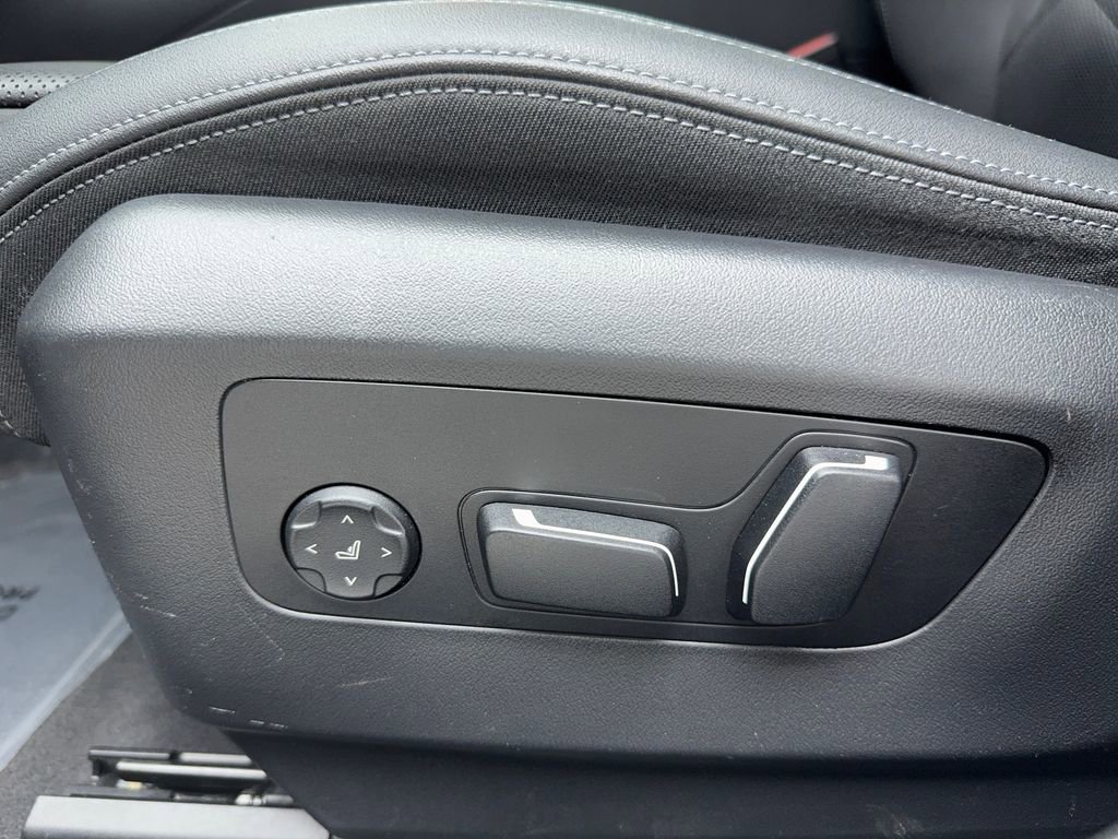 Used 2025 BMW 530i RWD image 50