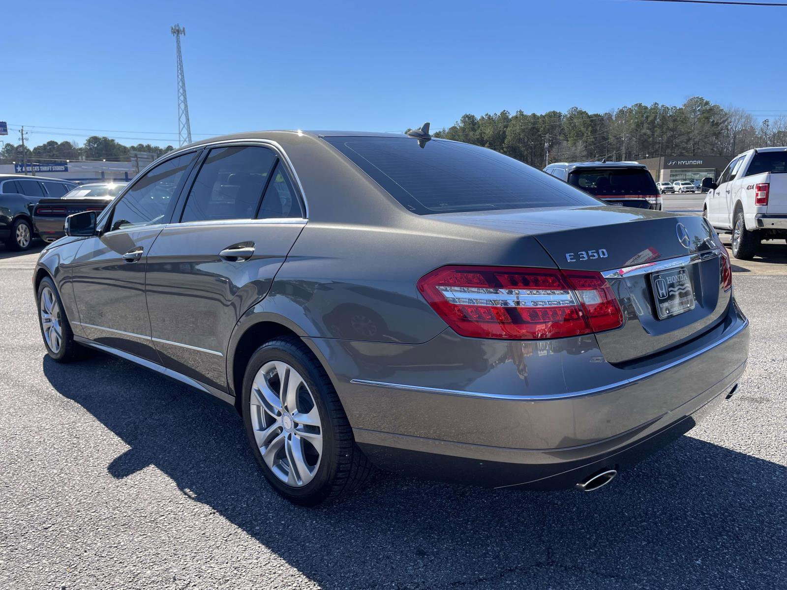 Used 2011 Mercedes-Benz E 350 4MATIC Sedan image 4