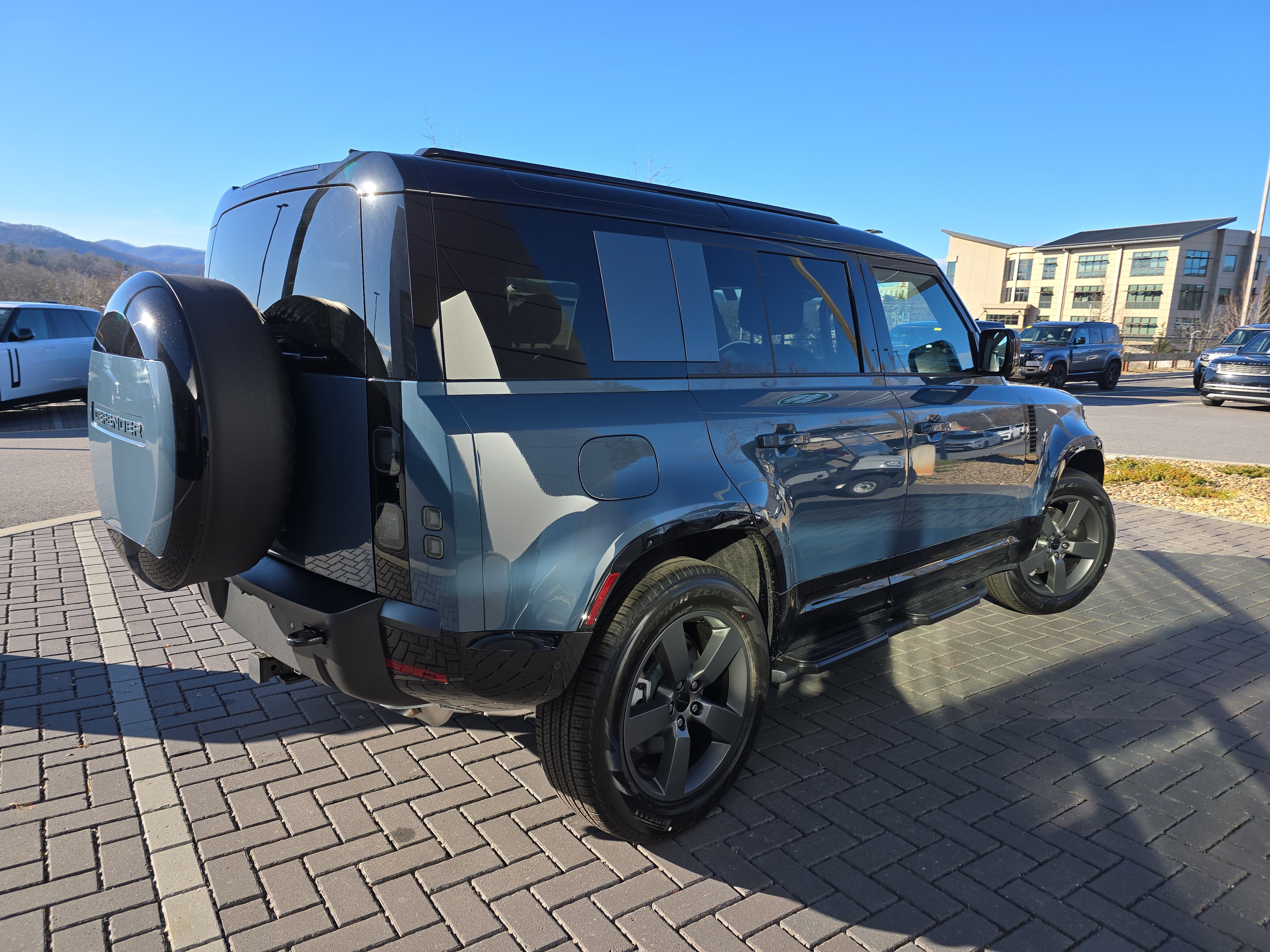 Certified 2026 Land Rover Defender 110 X-Dynamic SE AWD/4WD image 6