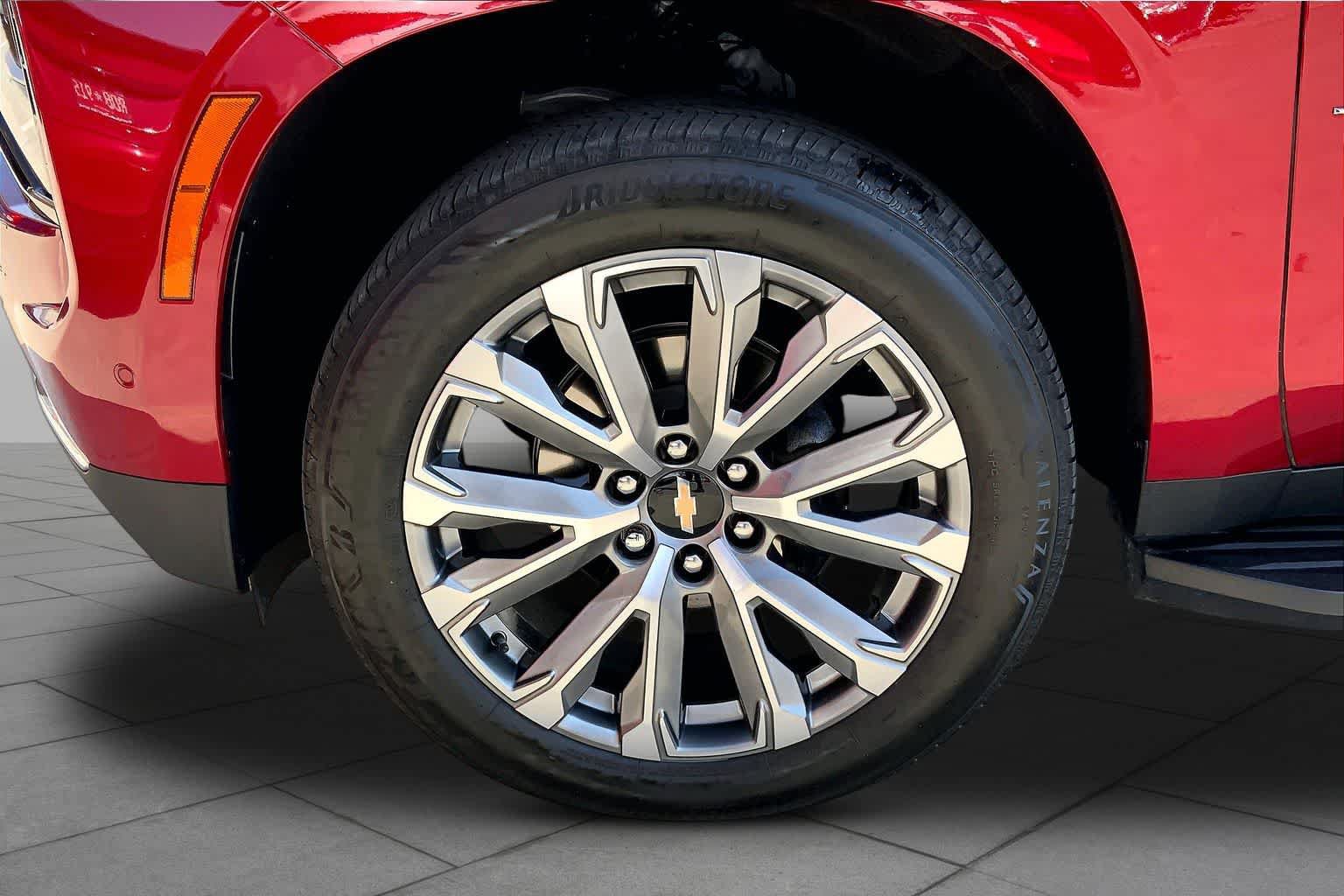 Used 2025 Chevrolet Tahoe High Country AWD/4WD image 24