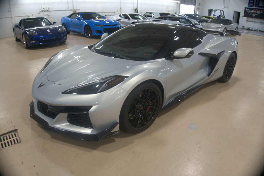 Used 2024 Chevrolet Corvette Z06 w/ Battery Protection Package RWD video 1