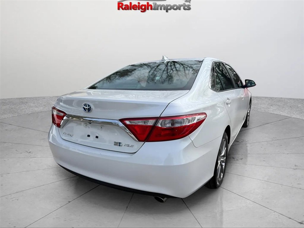Used 2016 Toyota Camry XLE w/ Moonroof Package FWD image 9