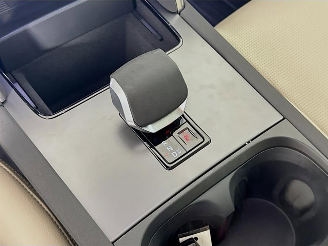 Used 2025 Land Rover Discovery Sport S image 19