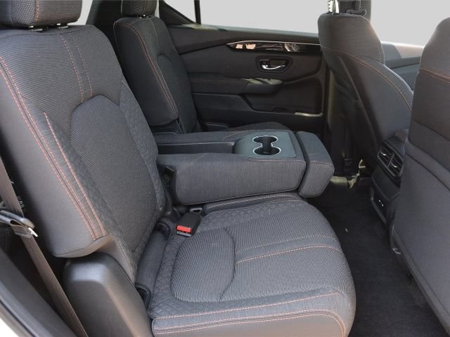 Used 2025 Honda Pilot Sport image 17