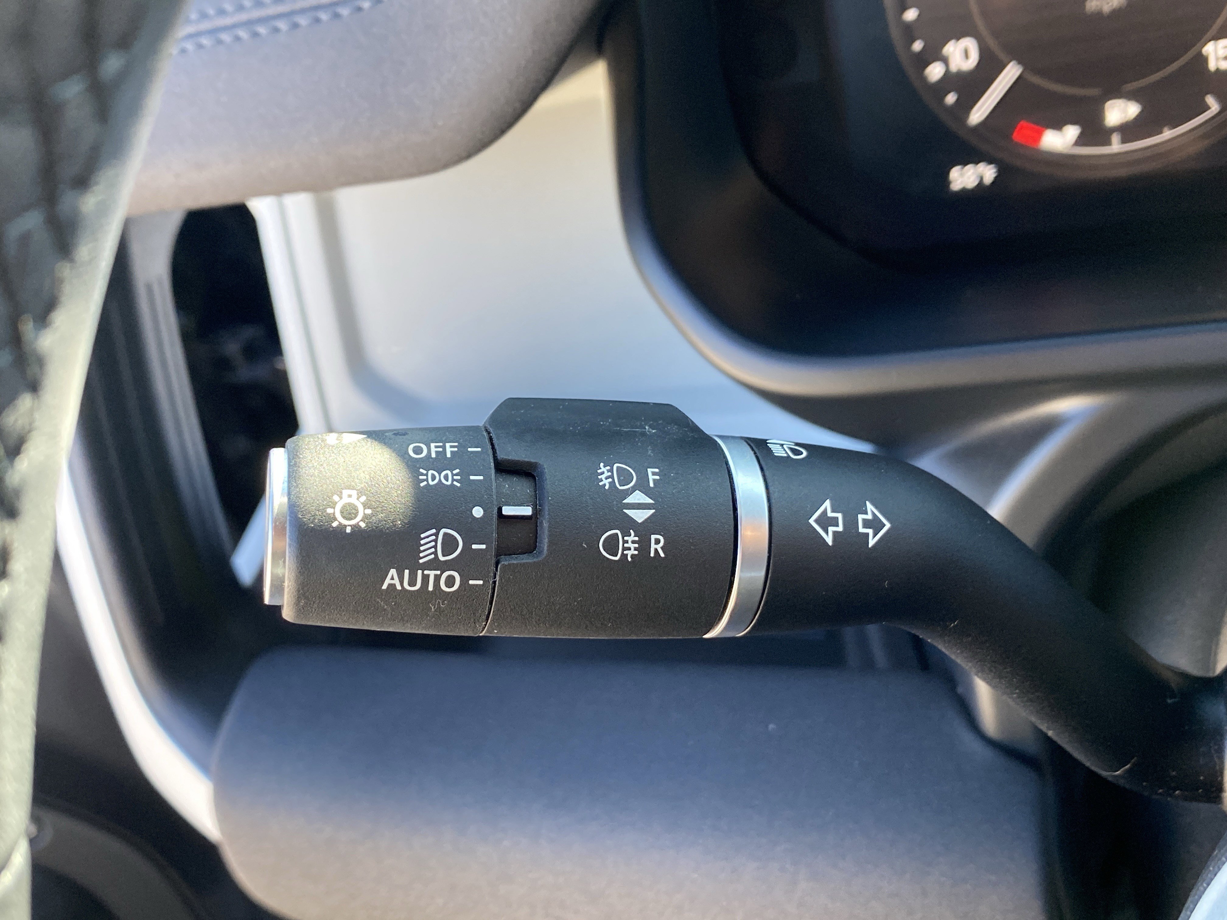 Used 2023 Land Rover Defender 130 X-Dynamic SE image 77