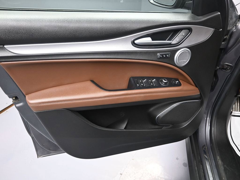 Used 2018 Alfa Romeo Stelvio Ti Sport image 10