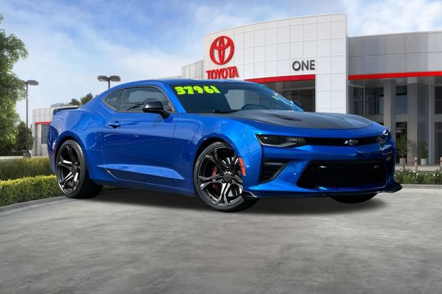 Used 2018 Chevrolet Camaro SS RWD image 2