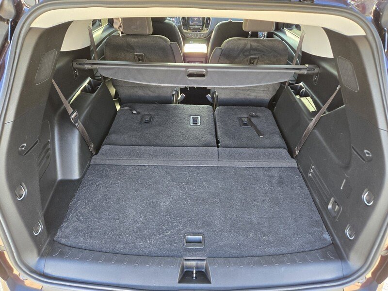 Used 2020 Chevrolet Traverse LT w/ LPO, Cargo Package FWD image 14