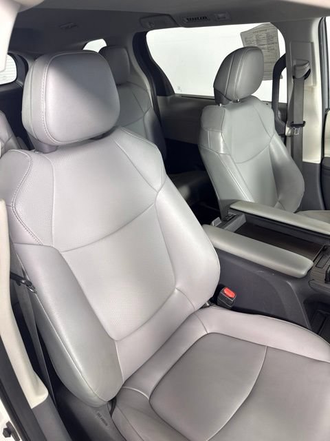 Used 2022 Toyota Sienna XLE FWD image 26