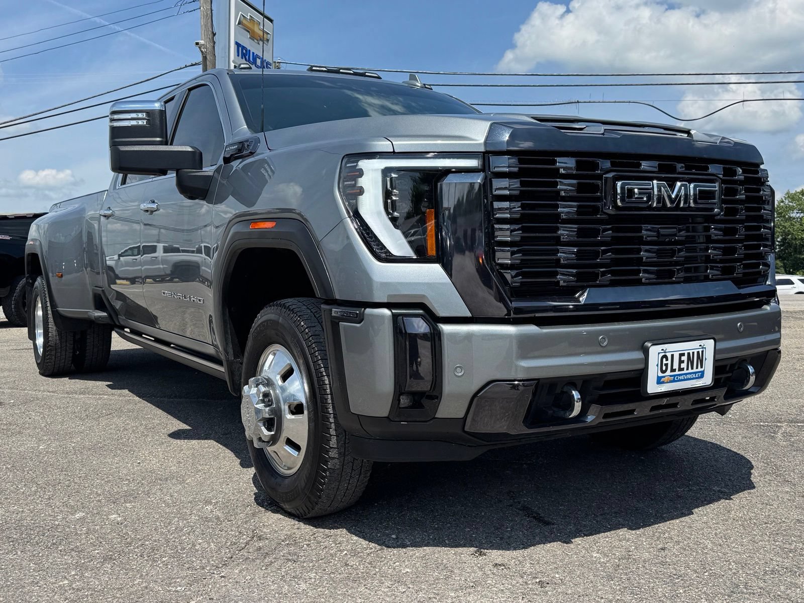Used 2024 GMC Sierra 3500 Denali Ultimate AWD/4WD image 4