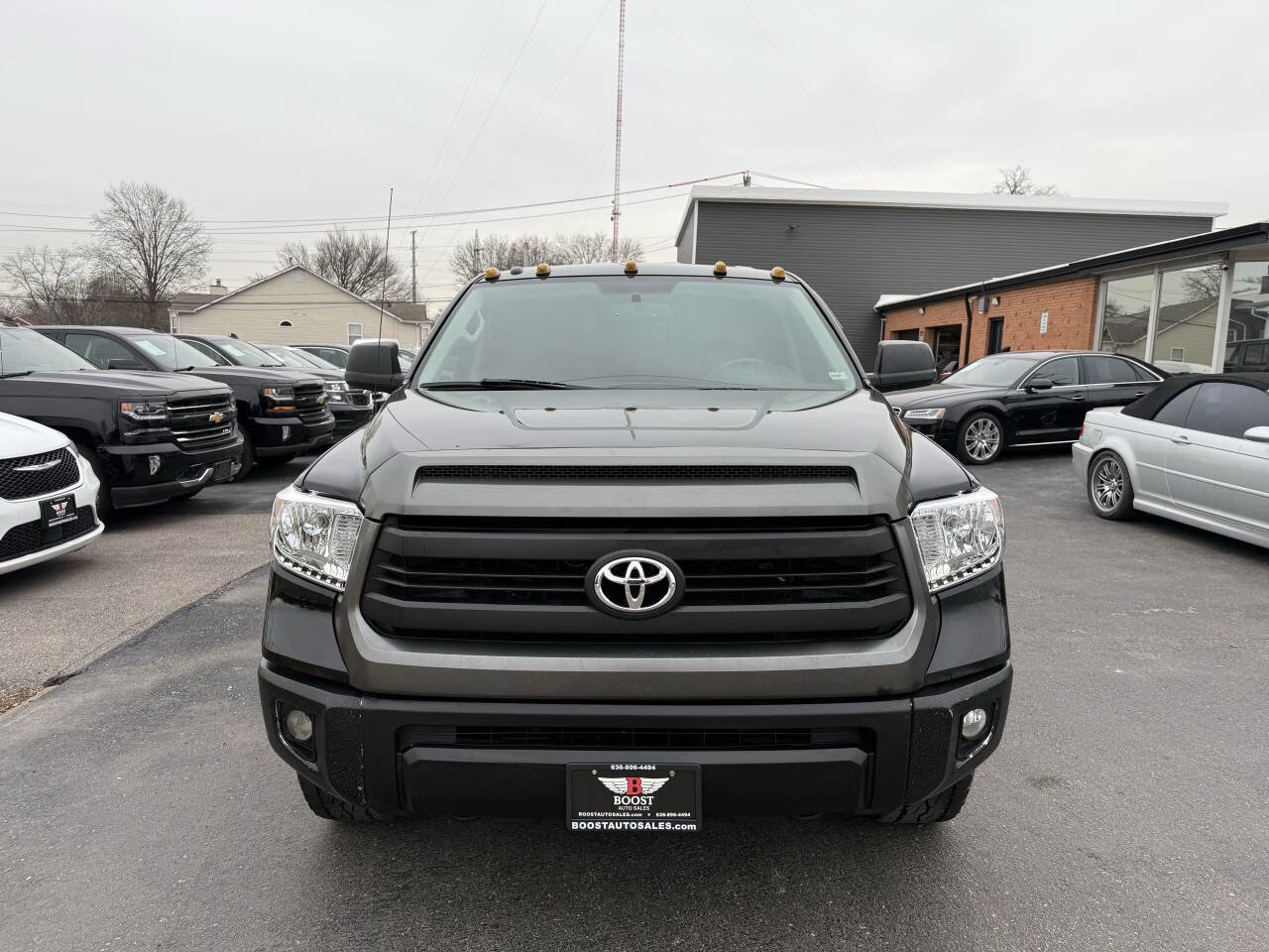 Used 2017 Toyota Tundra SR5 AWD/4WD image 2