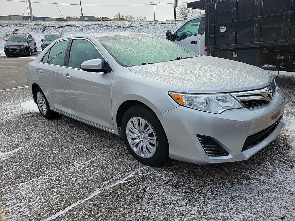 Used 2013 Toyota Camry SE image 2