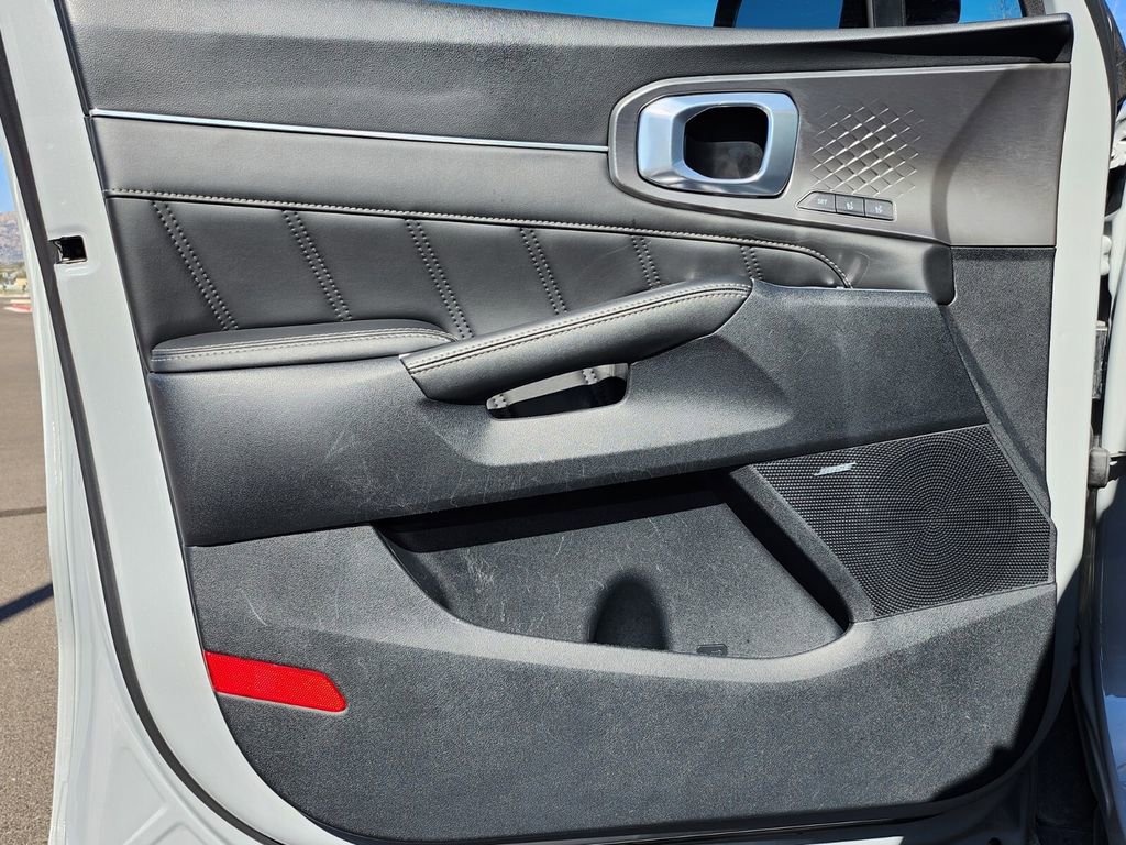 Used 2023 Kia Sorento SX image 32