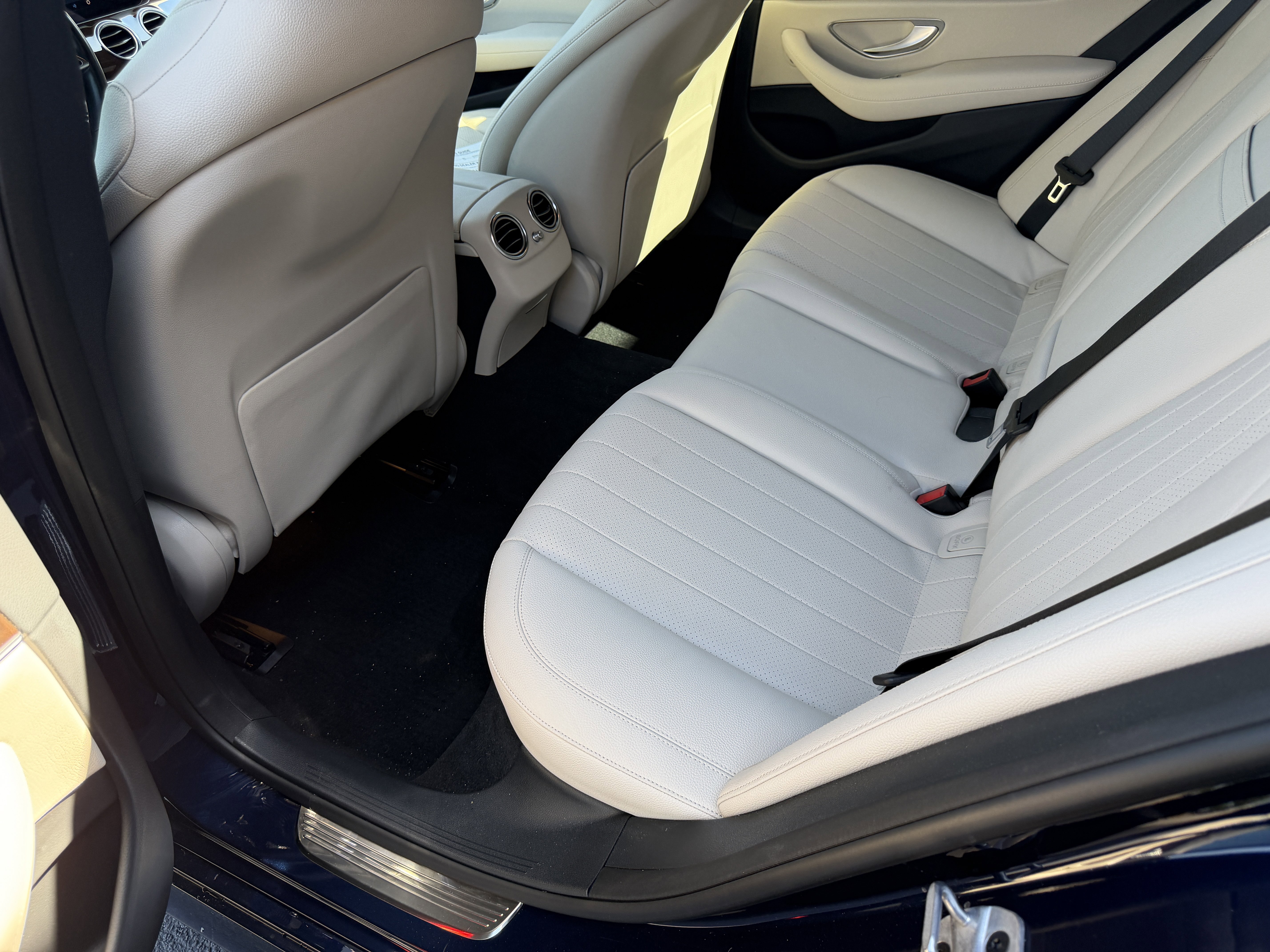 Used 2021 Mercedes-Benz E 350 Sedan image 17