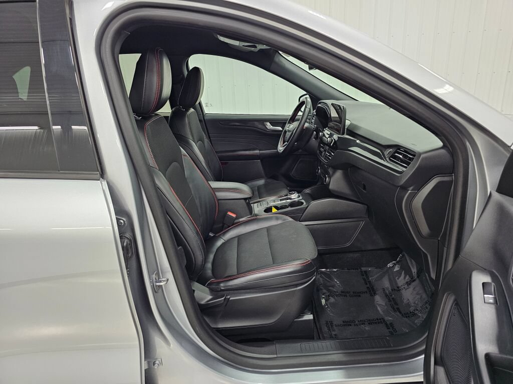 Used 2023 Ford Escape ST-Line Select AWD/4WD image 17