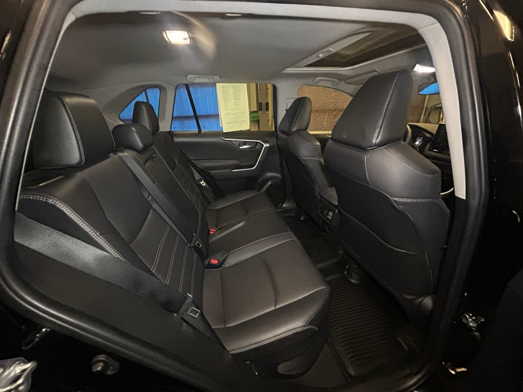 Used 2022 Toyota RAV4 XLE Premium AWD/4WD image 17
