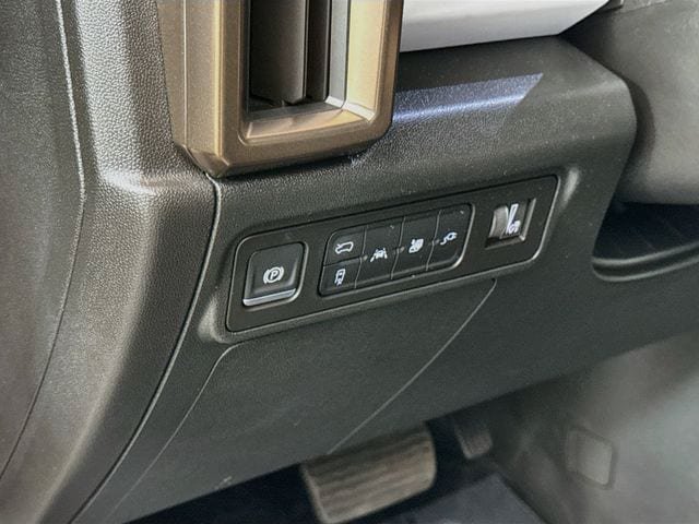 Used 2024 GMC Hummer EV 2X w/ Extreme Off-Road Package AWD/4WD image 11