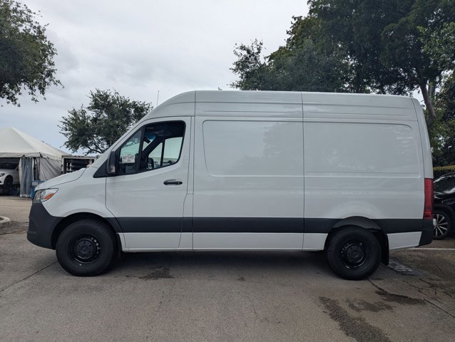 Used 2025 Mercedes-Benz Sprinter 2500 image 5
