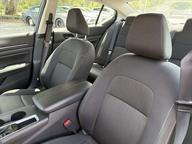 Used 2025 Nissan Altima 2.5 SV FWD image 10