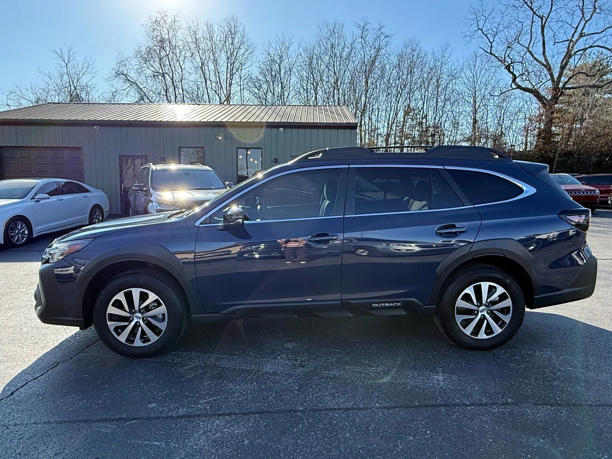 Used 2025 Subaru Outback Premium w/ Popular Package #1A image 3