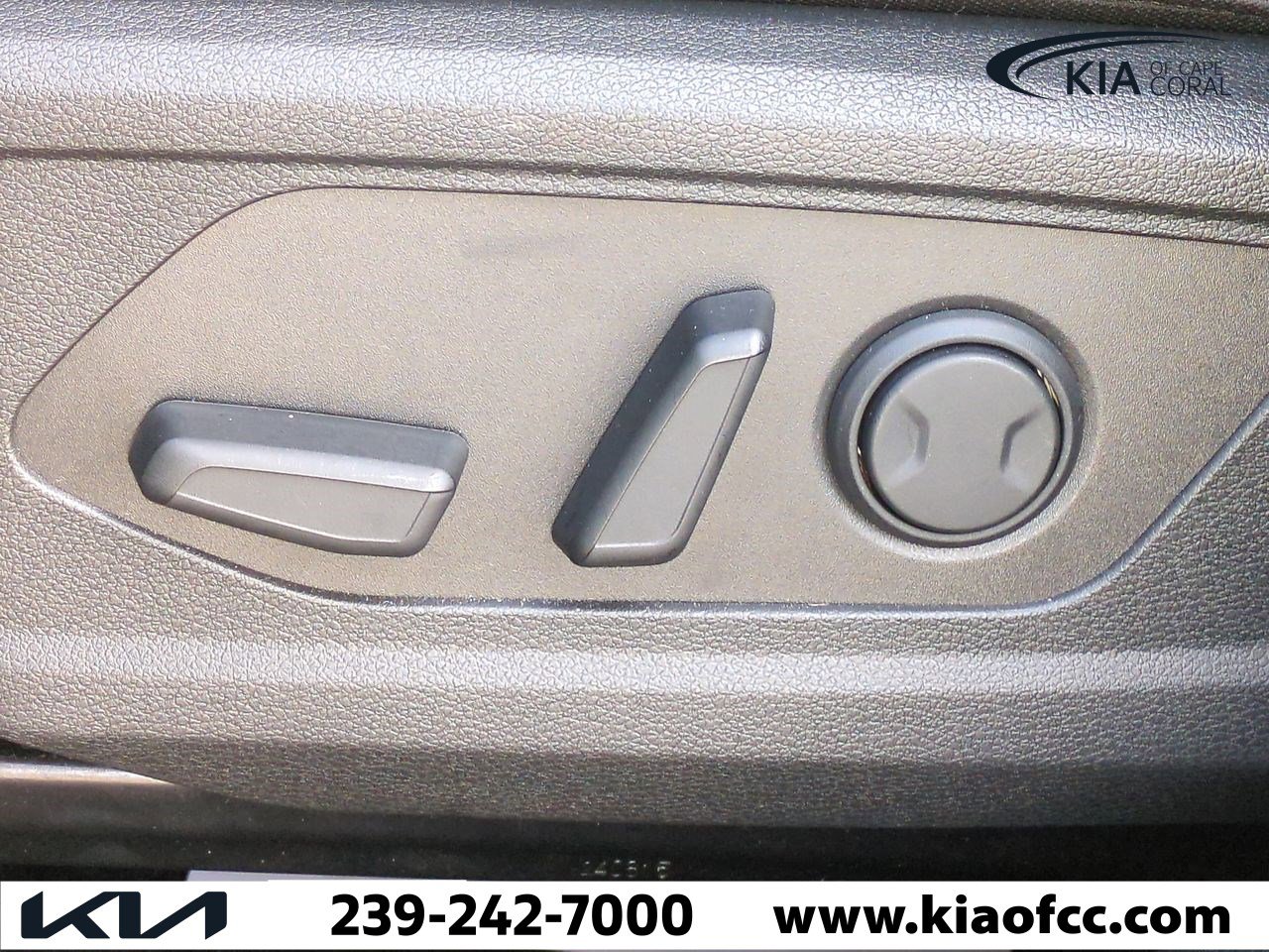 Certified 2025 Kia Sportage EX image 18