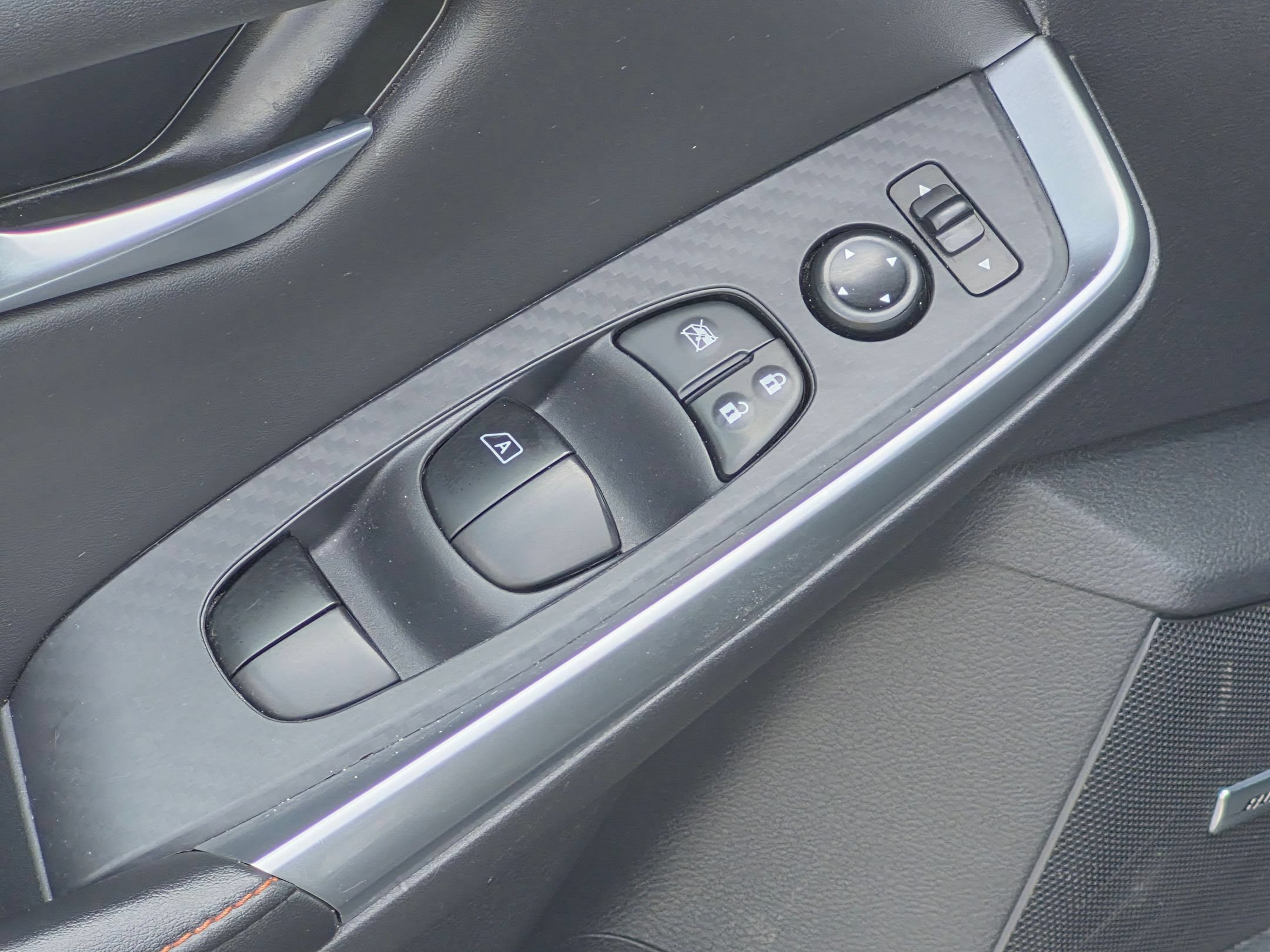 Used 2025 Nissan Sentra SR w/ SR Premium Package FWD image 13