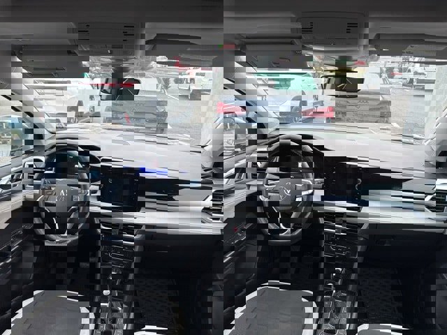 Certified 2025 Volkswagen Taos SE w/ Panoramic Sunroof Package image 13