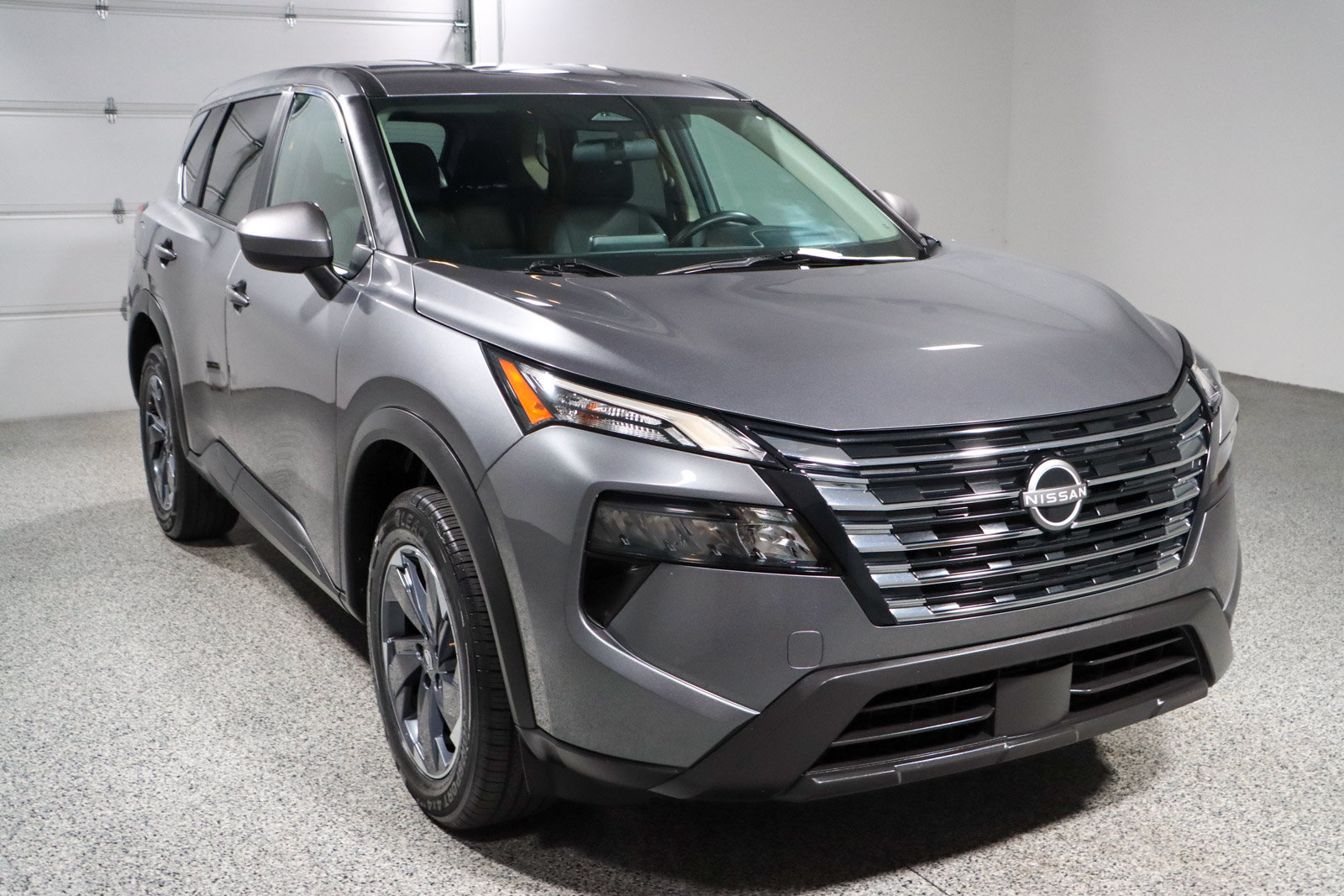 Used 2024 Nissan Rogue SV FWD image 5