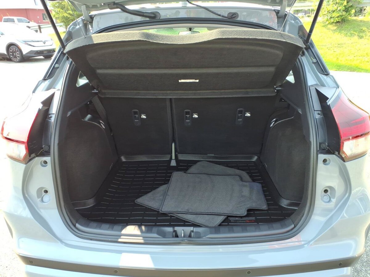 Used 2024 Nissan Kicks SR w/ SR Premium Package FWD image 14