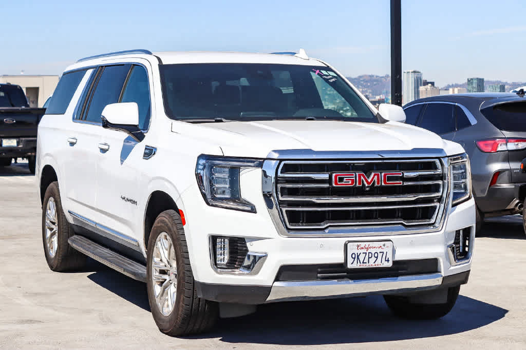 Used 2023 GMC Yukon XL SLT w/ SLT Luxury Package AWD/4WD image 3