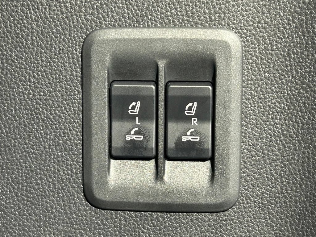 Used 2025 Lexus GX 550 w/ Cold Area Package AWD/4WD image 16