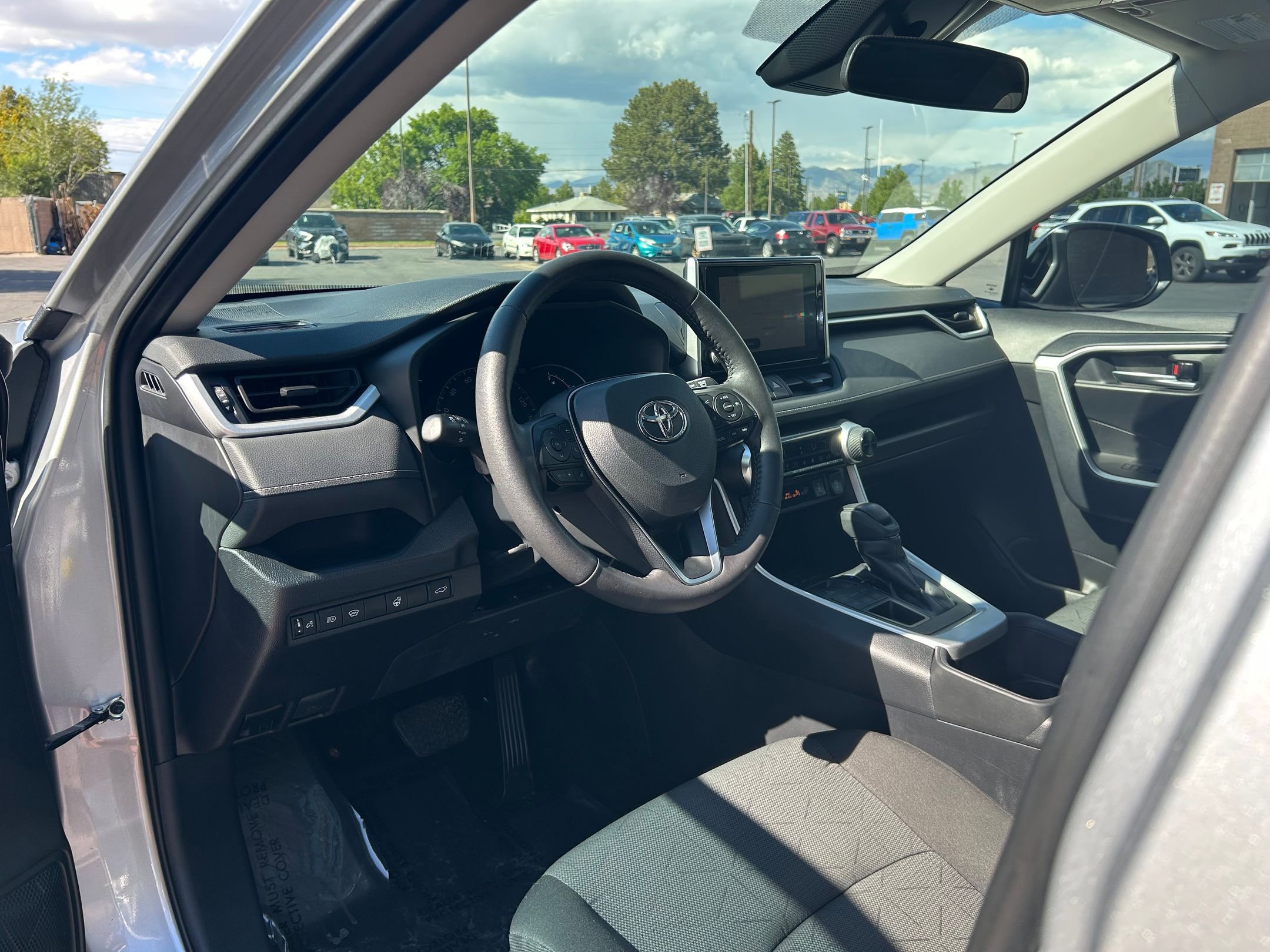 Used 2024 Toyota RAV4 XLE AWD/4WD image 11